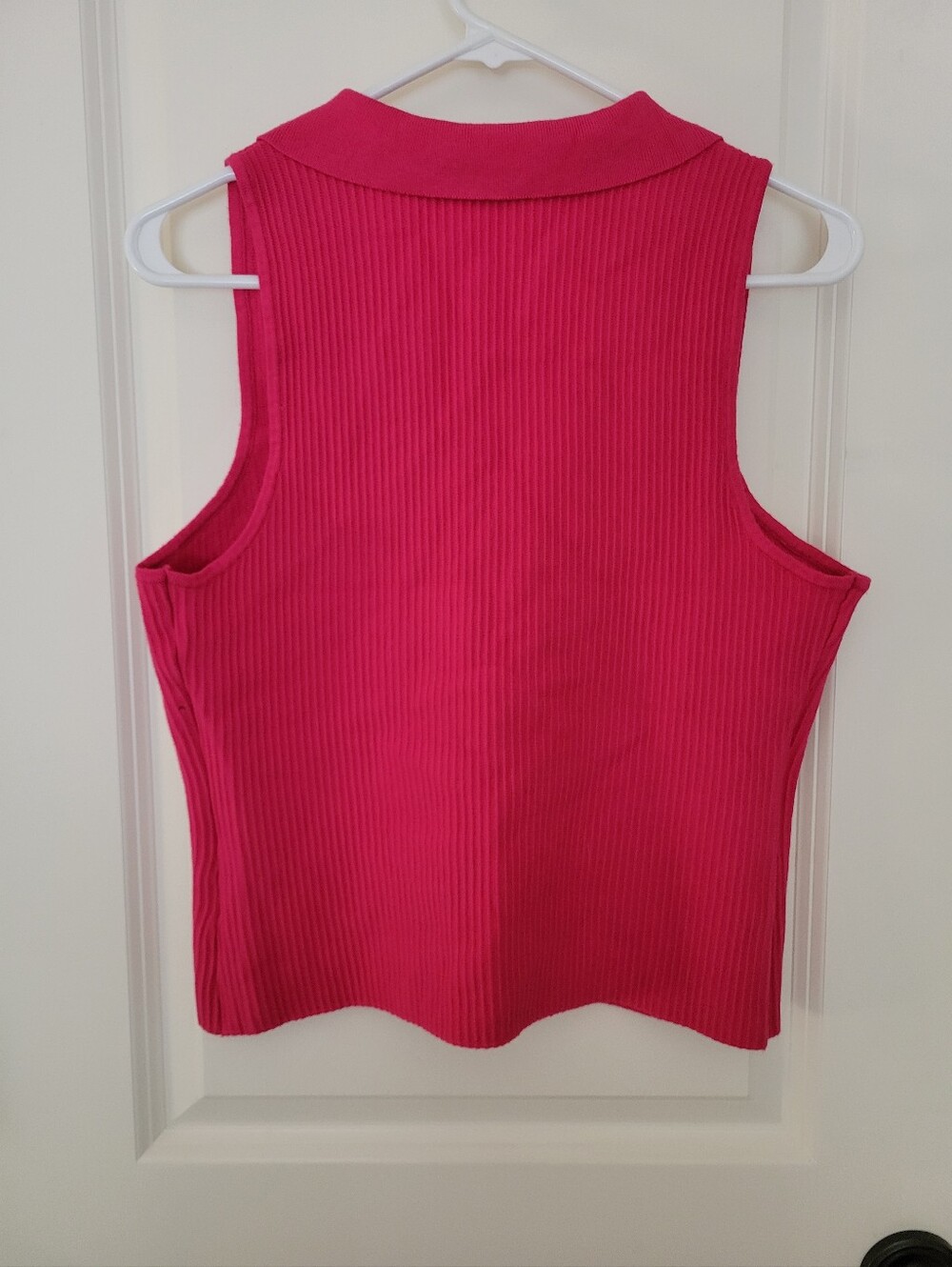 Express Ribbed V-Neck Polo Sweater Tank - Picture 4 of 5